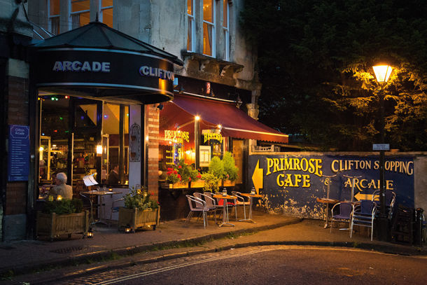 Low light photography tips using a tripod CAN65.lead .0160pt-300x200
